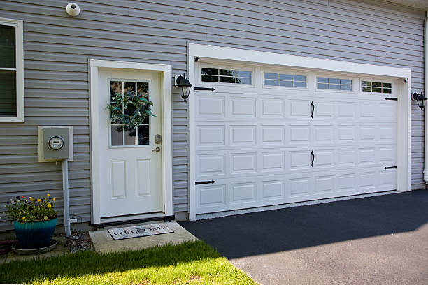 24/7 Emergency Garage Door Panel Replacement experts in Portland, MI